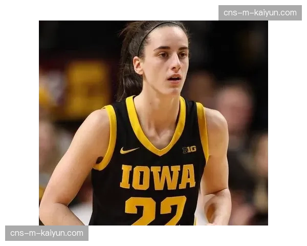 聚焦：WNBA状元秀凯特琳·克拉克的首秀表现引发全美关注